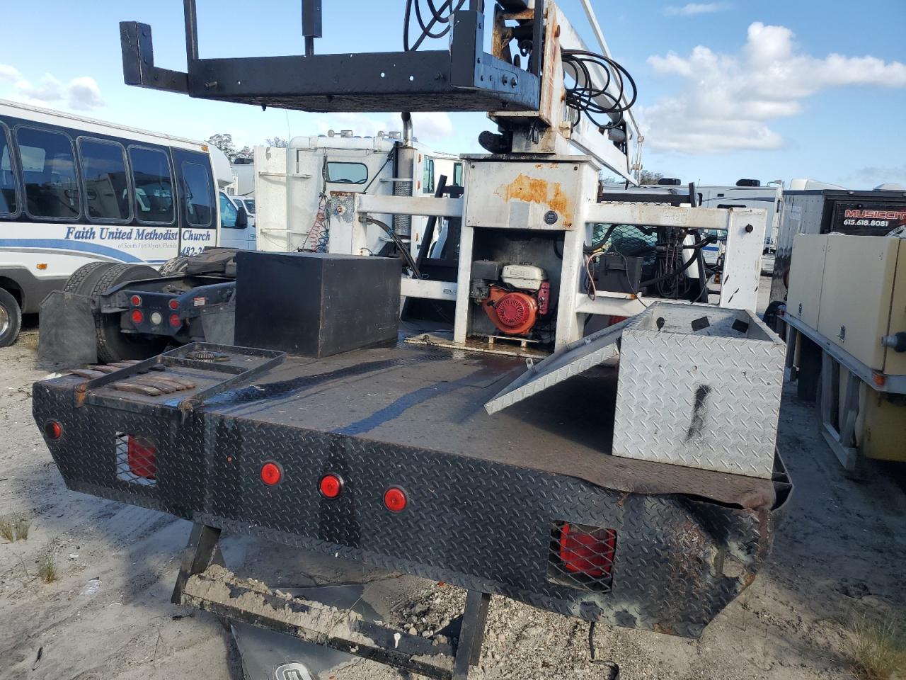 1999 Ford F350 VIN 1FDWF36S6XEA91657 Copart auction photo, water/flood damage thumbnail 10