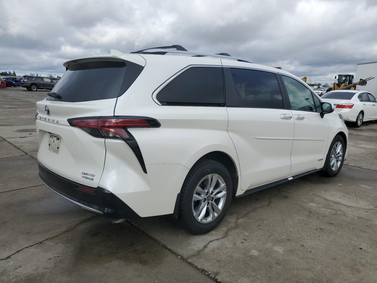 2021 Toyota Sienna VIN 5TDZRKEC2MS026940 Copart auction photo, front end damage thumbnail 3