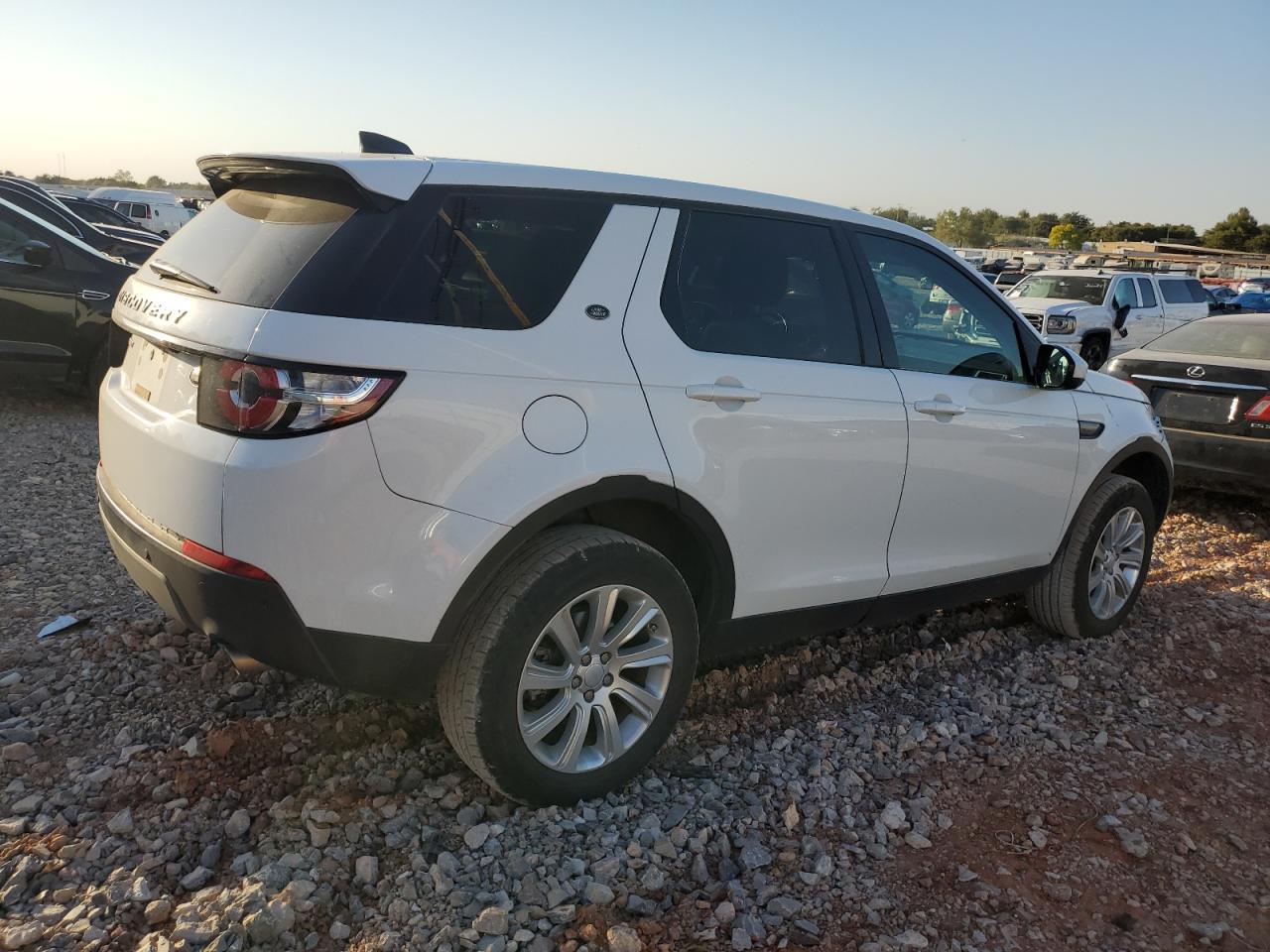 2017 Land Rover Discovery VIN SALCP2BG0HH668272 Copart auction photo, hail / minor dent/scratches damage thumbnail 3