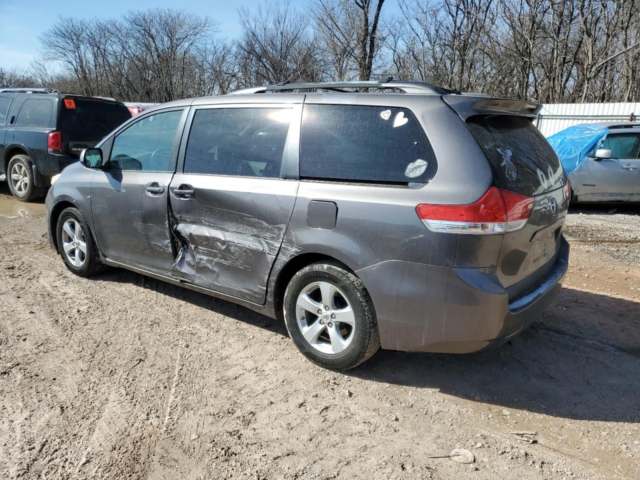 2012 Toyota Sienna VIN 5TDKK3DC5CS214878 Copart auction photo, side / minor dent/scratches damage thumbnail 2