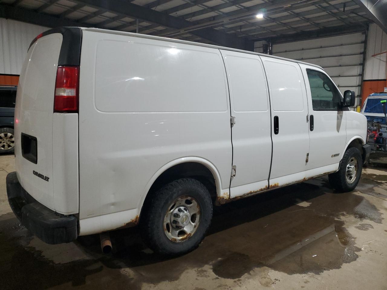2005 Chevrolet Express VIN 1GCHG35V551241414 Copart auction photo, hail / minor dent/scratches damage thumbnail 3