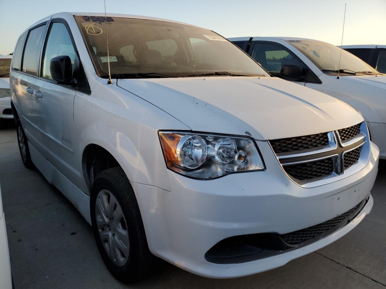 2017 Dodge Caravan VIN 2C4RDGBG2HR768031 Copart auction photo, minor dent/scratches damage thumbnail 4