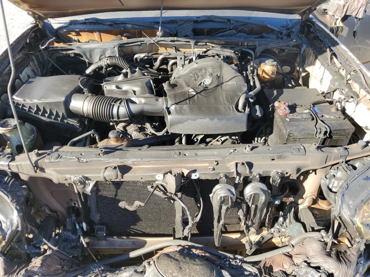 2022 Toyota Tacoma VIN 3TMAZ5CN6NM196125 Copart auction photo, burn damage thumbnail 11
