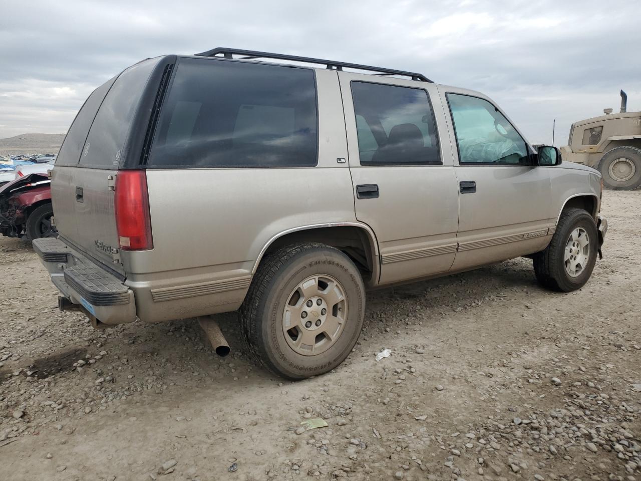 1999 Chevrolet Tahoe VIN 1GNEK13R7XJ321027 Copart auction photo, front end damage thumbnail 3