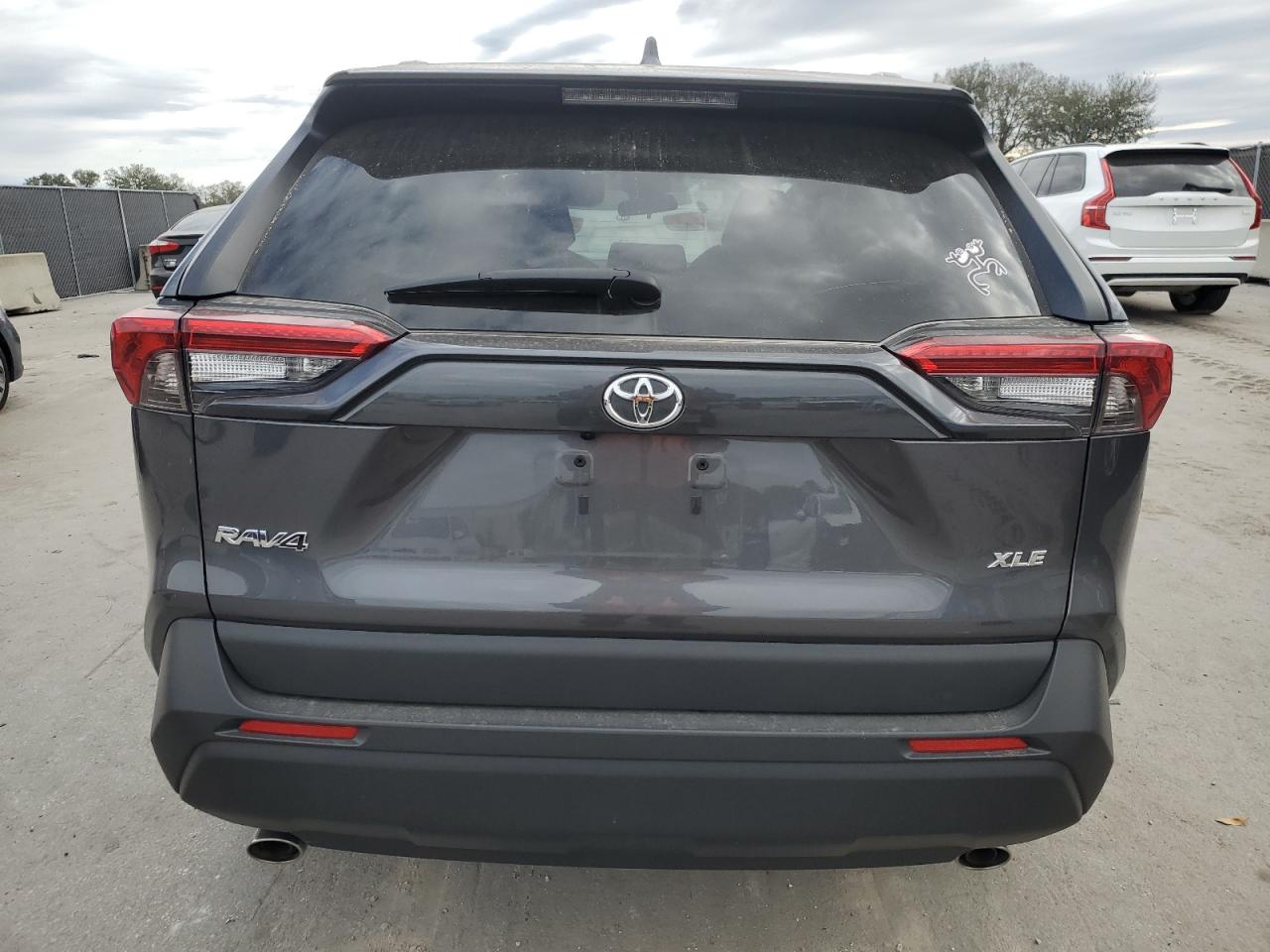2022 Toyota RAV 4 VIN 2T3W1RFV4NC213195 Copart auction photo, front end damage thumbnail 6