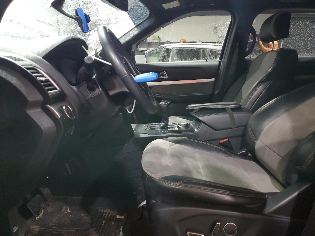 2017 Ford Explorer VIN 1FM5K8D83HGE17237 Copart auction photo, front end / minor dent/scratches damage thumbnail 7
