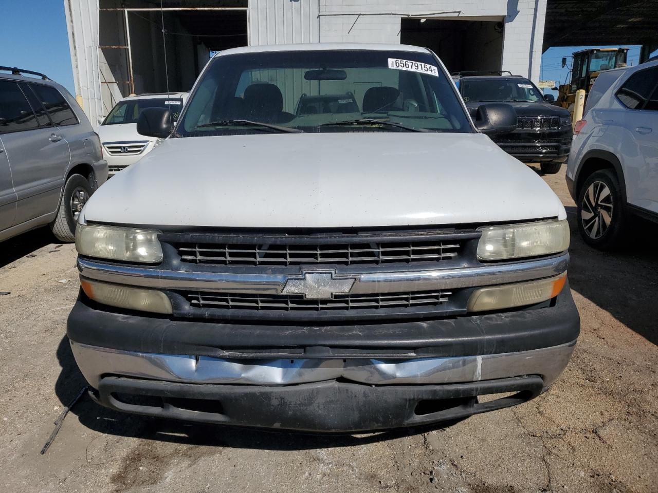 2000 Chevrolet Silverado VIN 1GCEC14W4YE328165 Copart auction photo, side / front end damage thumbnail 5