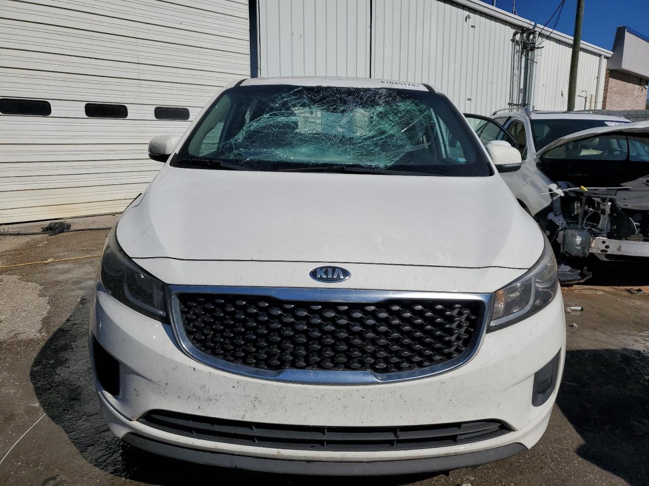 2016 KIA Sedona VIN KNDMA5C13G6128935 Copart auction photo, front end damage thumbnail 5