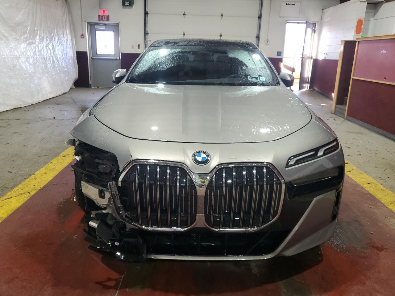 2024 BMW 7er VIN WBA33EH03RCS76249 Copart auction photo, front end / minor dent/scratches damage thumbnail 5