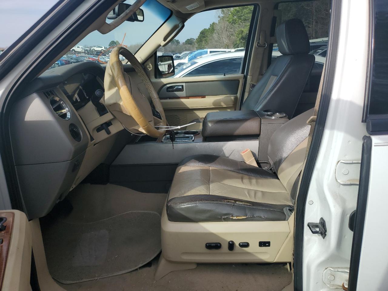 2007 Ford Expedition VIN 1FMFU17547LA01727 Copart auction photo, front end damage thumbnail 7