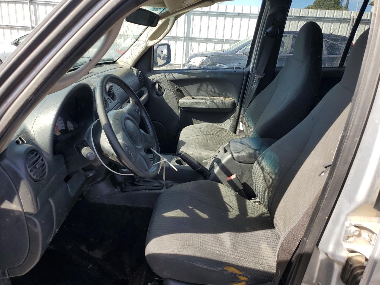 2004 Jeep Liberty (North America) VIN 1J4GL48K14W260827 Copart auction photo, front end / side damage thumbnail 7