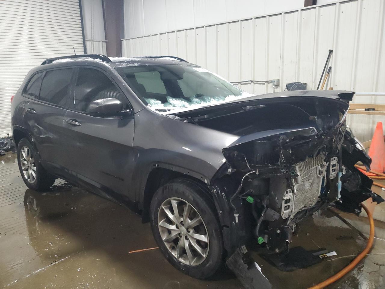 2018 Jeep Grand Cherokee VIN 1C4PJMCB3JD586901 Copart auction photo, front end damage thumbnail 4