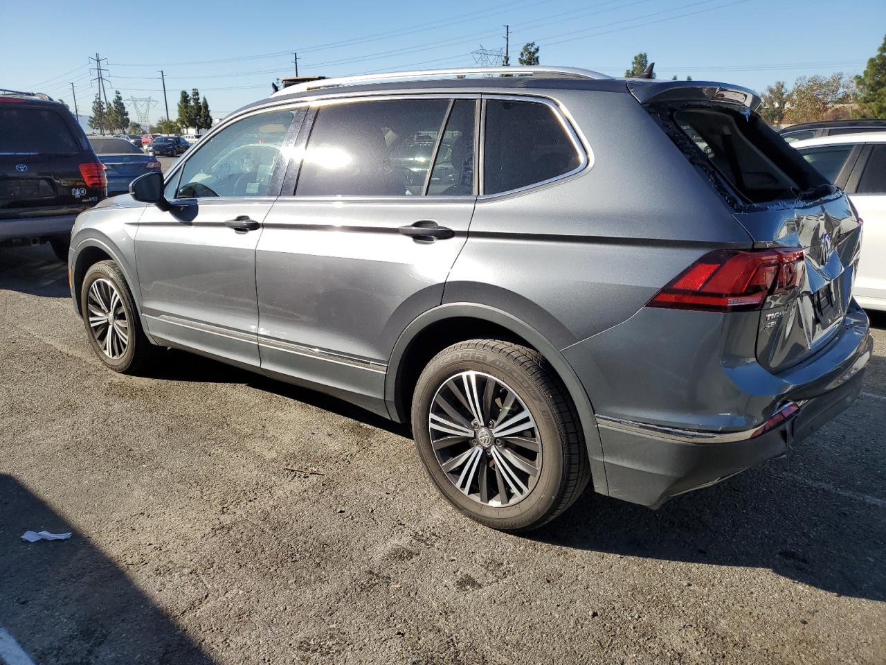 2019 Volkswagen Tiguan VIN 3VV3B7AX0KM187768 Copart auction photo, rear end / all over damage thumbnail 2