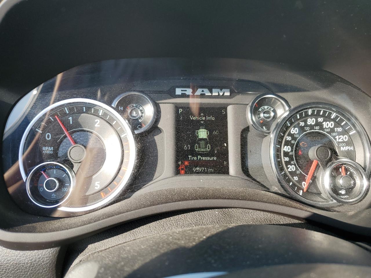 2023 RAM 2500 VIN 3C6UR5CL7PG566941 Copart auction photo, front end / minor dent/scratches damage thumbnail 9