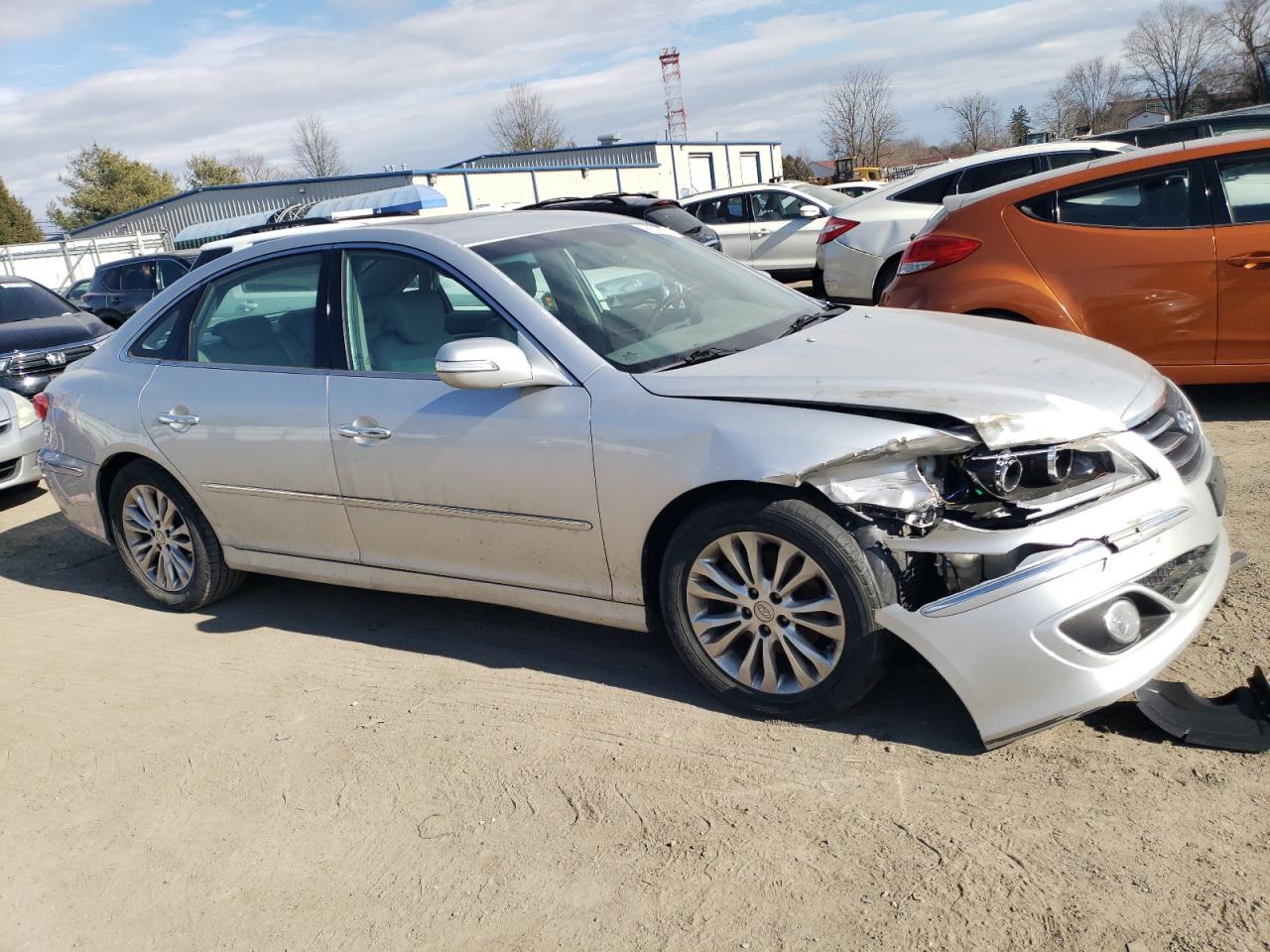 2011 Hyundai Azera VIN KMHFC4DFXBA530864 Copart auction photo, front end / minor dent/scratches damage thumbnail 4