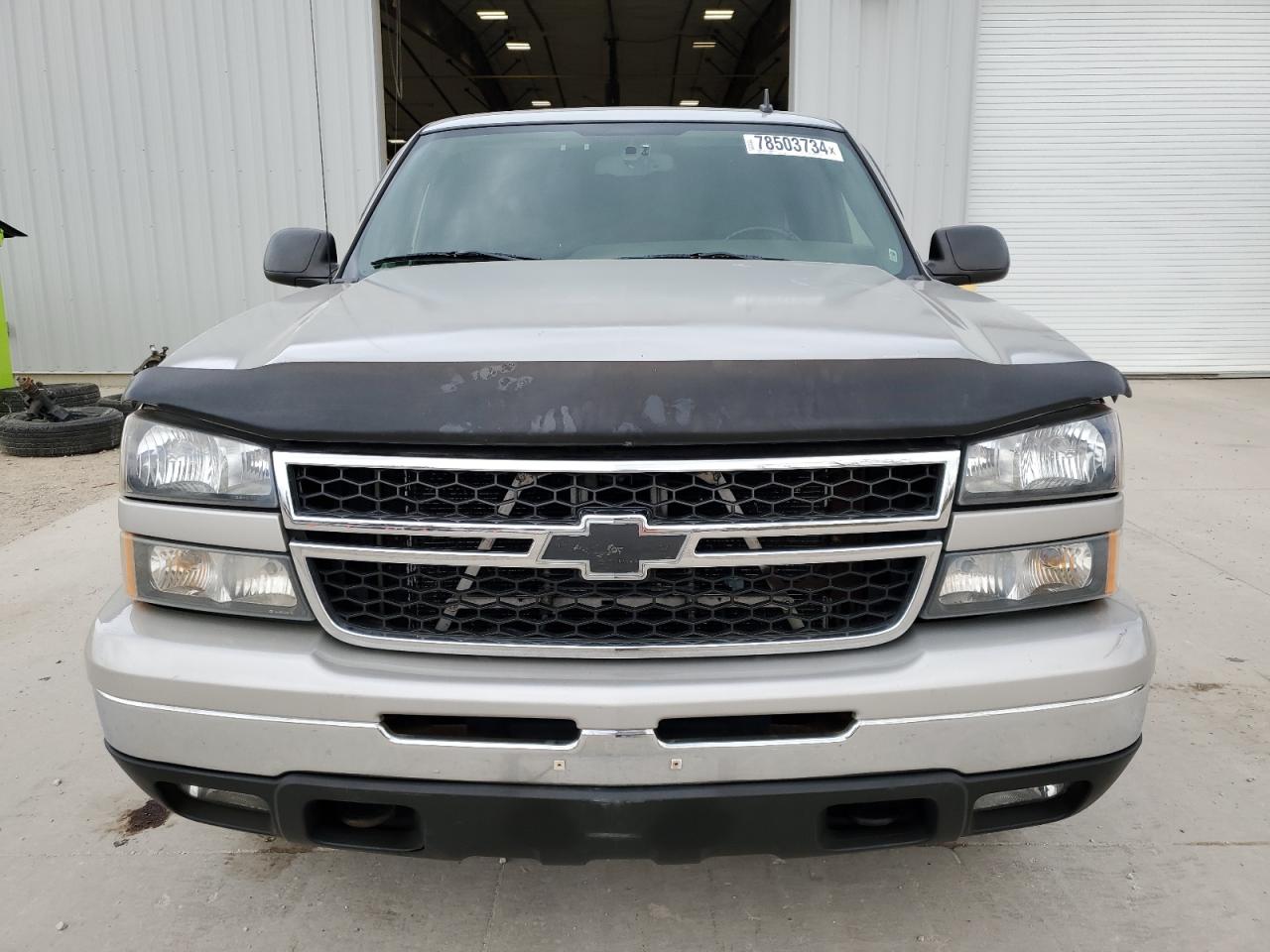 2006 Chevrolet Silverado VIN 2GCEK19B761111443 Copart auction photo, minor dent/scratches / normal wear damage thumbnail 5
