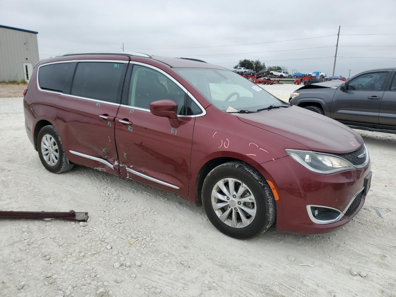 2019 Chrysler Pacifica VIN 2C4RC1BG2KR665652 Copart auction photo, side / minor dent/scratches damage thumbnail 4