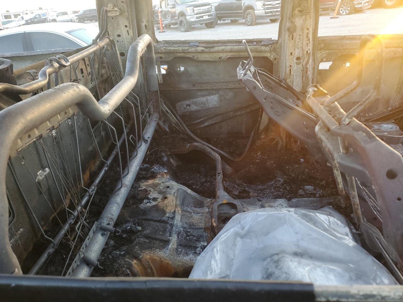 2015 RAM 1500 VIN 1C6RR7XT5FS759950 Copart auction photo, burn damage thumbnail 11