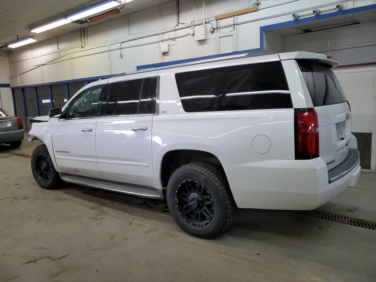 2016 Chevrolet Suburban VIN 1GNSKJKC2GR322197 Copart auction photo, front end / side damage thumbnail 2