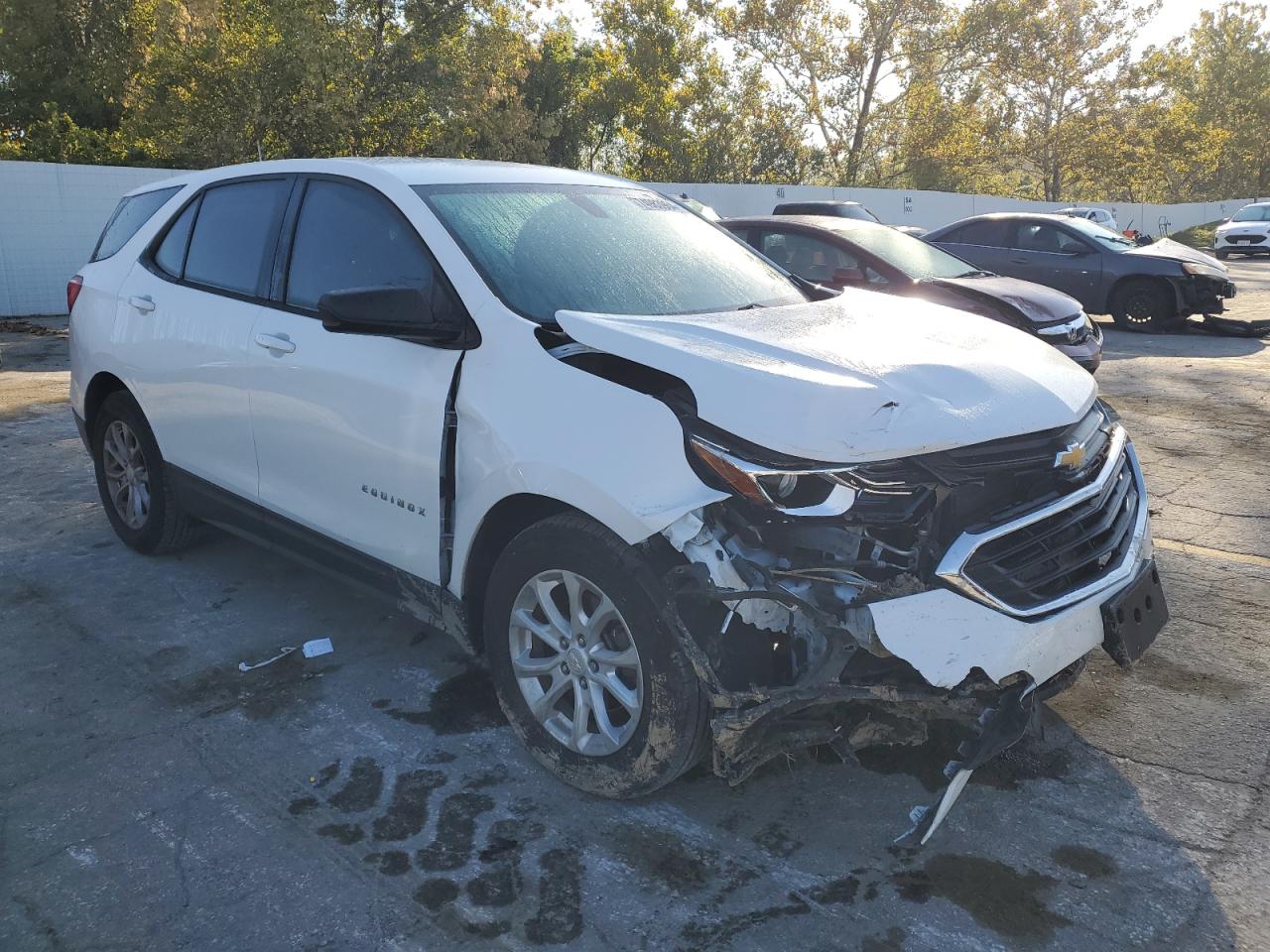 2019 Chevrolet Equinox VIN 2GNAXHEVXK6206396 Copart auction photo, front end damage thumbnail 4