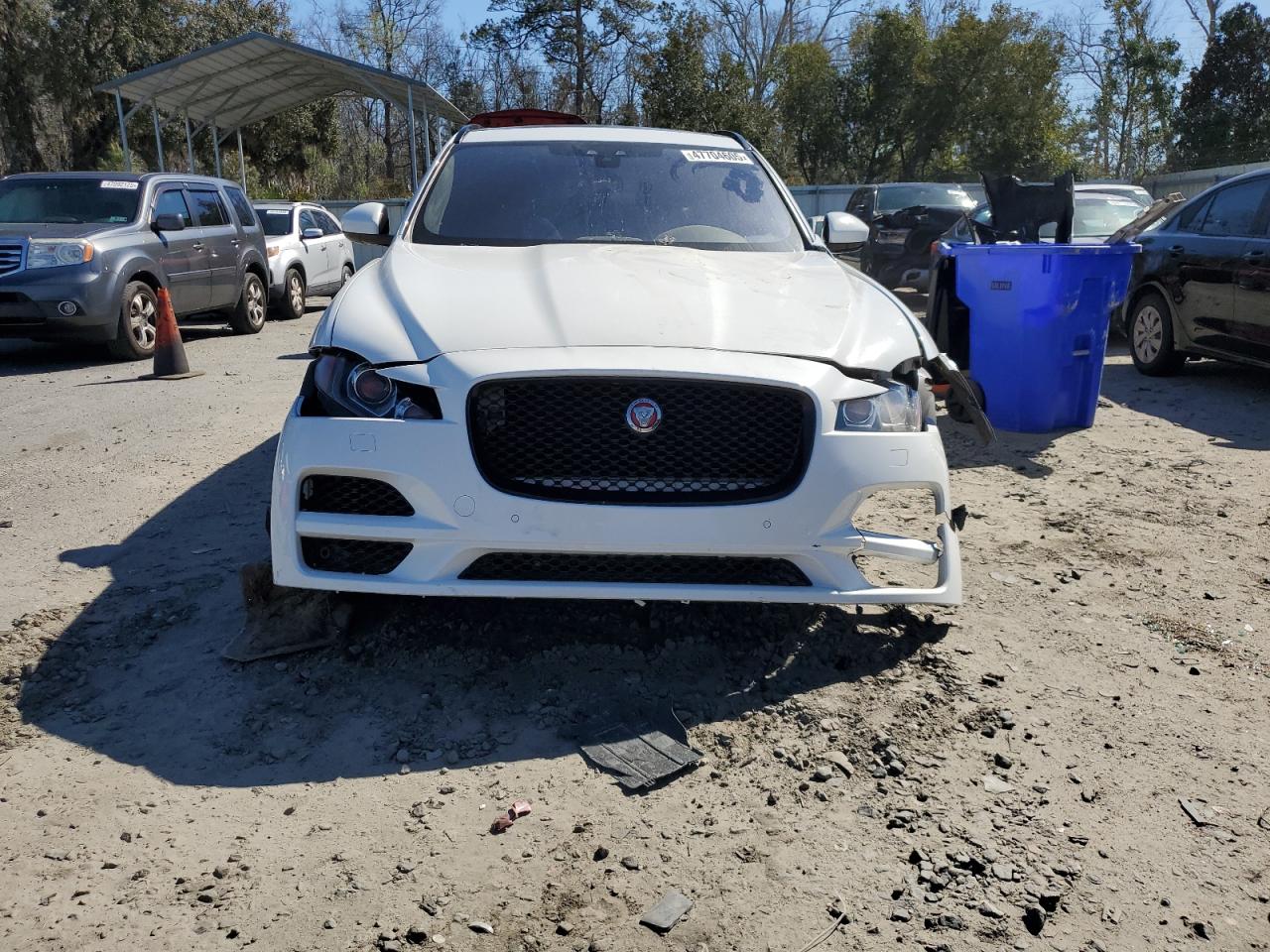 2019 Jaguar F-Pace VIN SADCJ2FX6KA397242 Copart auction photo, front end / side damage thumbnail 5