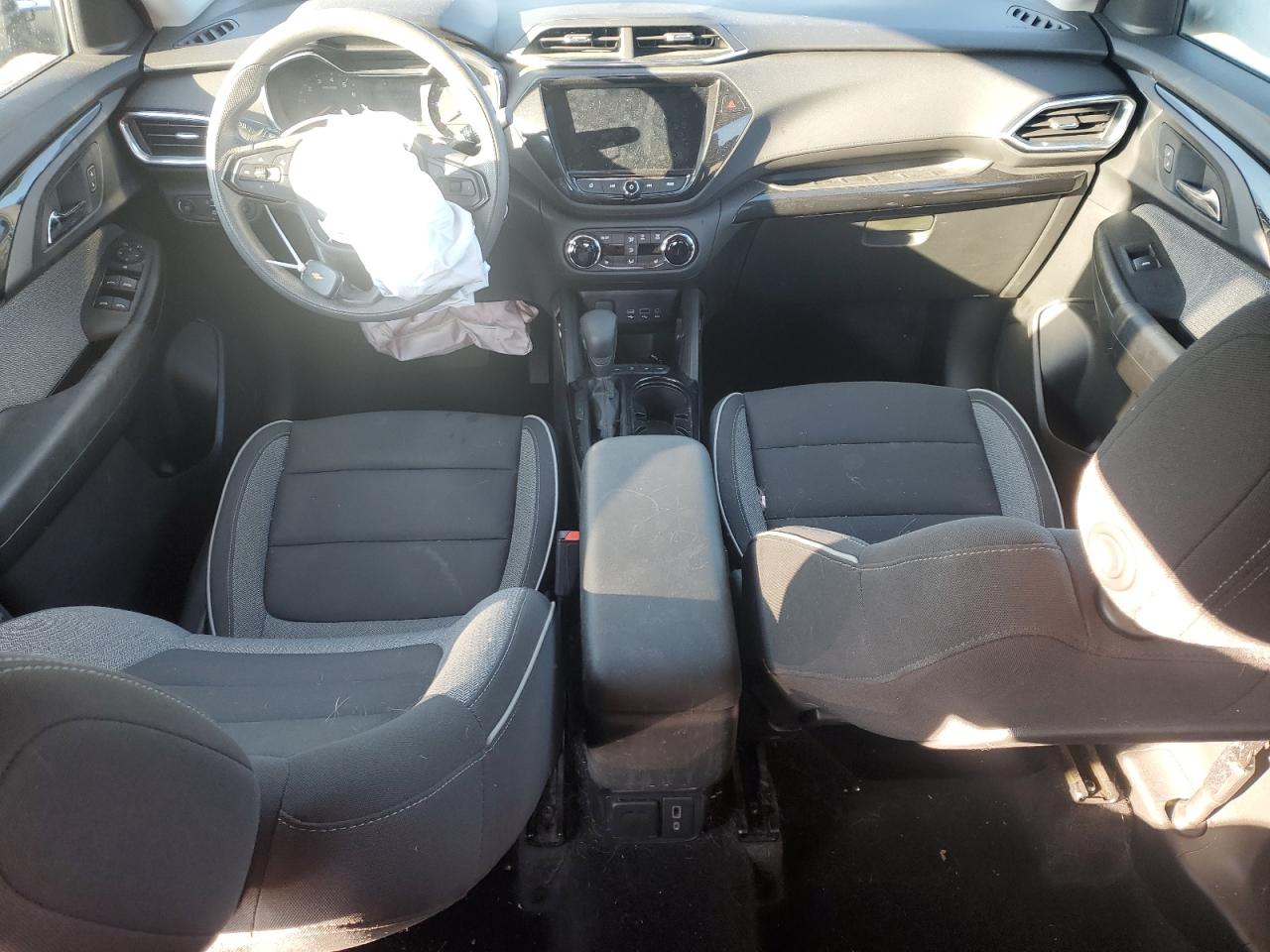 2021 Chevrolet TrailBlazer VIN KL79MRSL4MB138218 Copart auction photo, front end / side damage thumbnail 8