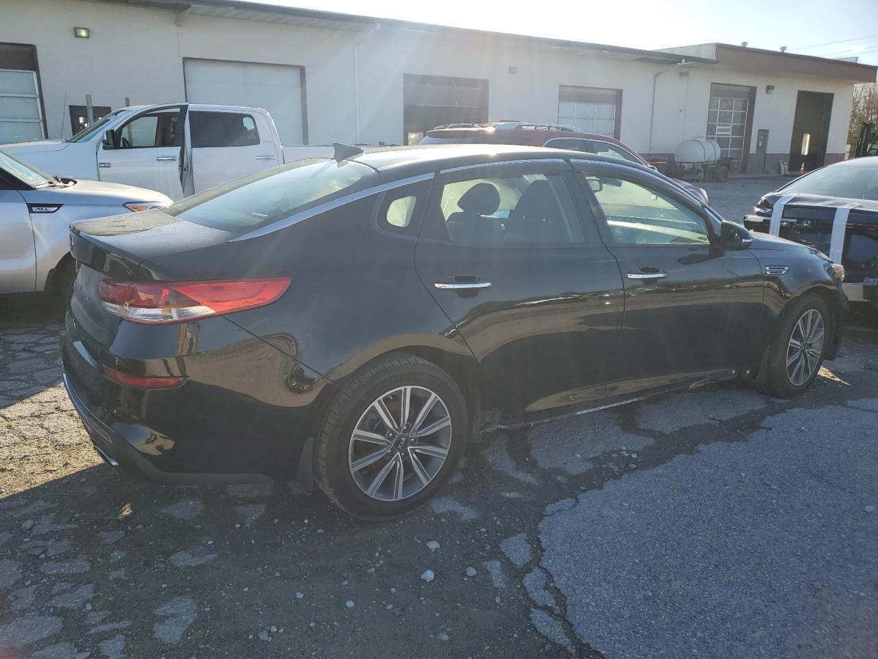2019 KIA Optima VIN 5XXGT4L37KG320663 Copart auction photo, side / minor dent/scratches damage thumbnail 3