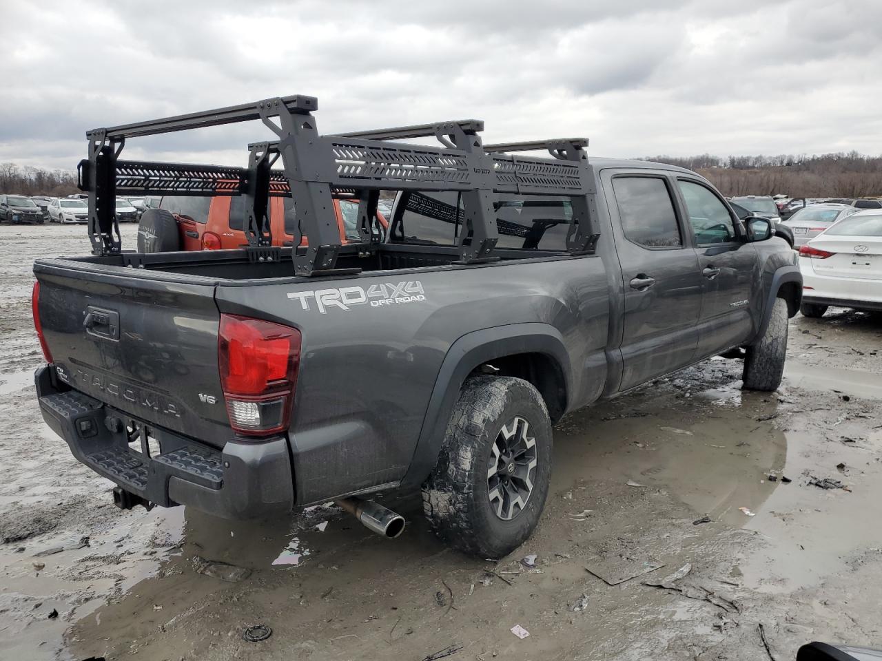 2018 Toyota Tacoma VIN 3TMDZ5BNXJM043370 Copart auction photo, front end / side damage thumbnail 3