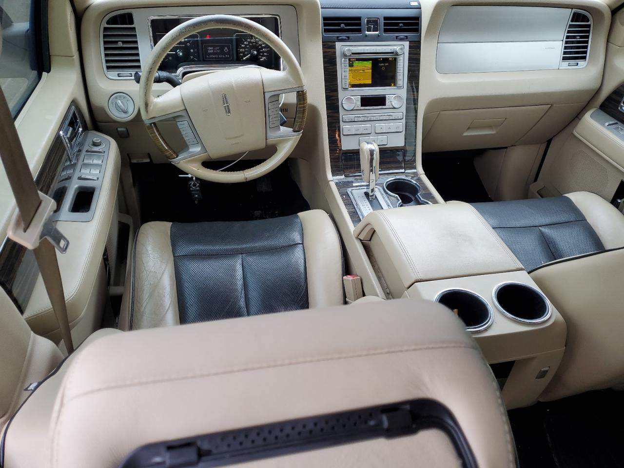 2010 Lincoln Navigator VIN 5LMJJ3J51AEJ09657 Copart auction photo, minor dent/scratches damage thumbnail 8