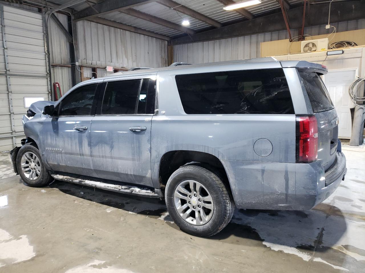 2016 Chevrolet Suburban VIN 1GNSKHKC8GR225420 Copart auction photo, front end / side damage thumbnail 2