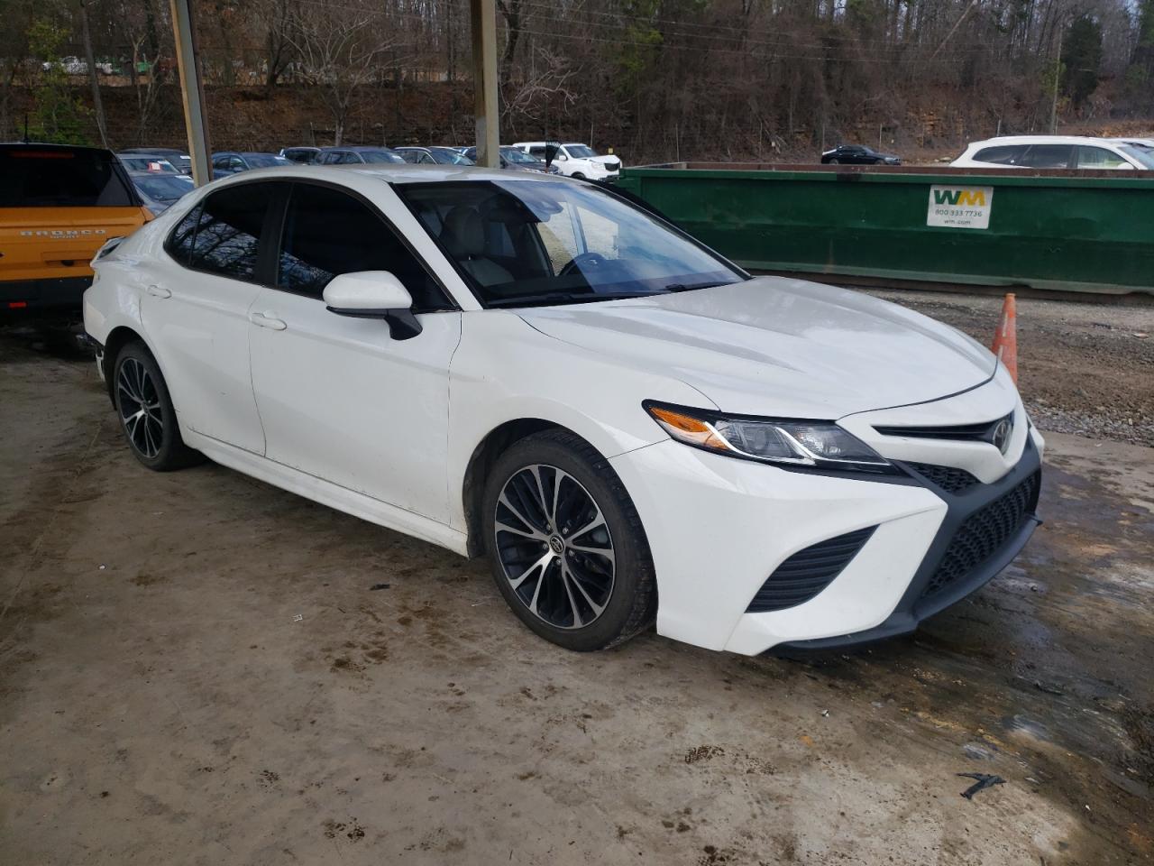 2020 Toyota Camry VIN 4T1G11AK0LU946822 Copart auction photo, side / rear end damage thumbnail 4
