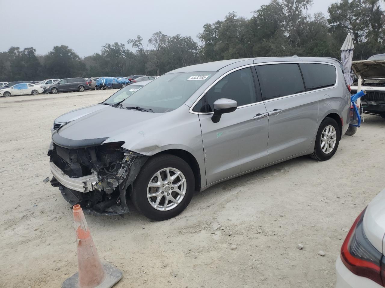 2017 Chrysler Pacifica VIN 2C4RC1DGXHR721617