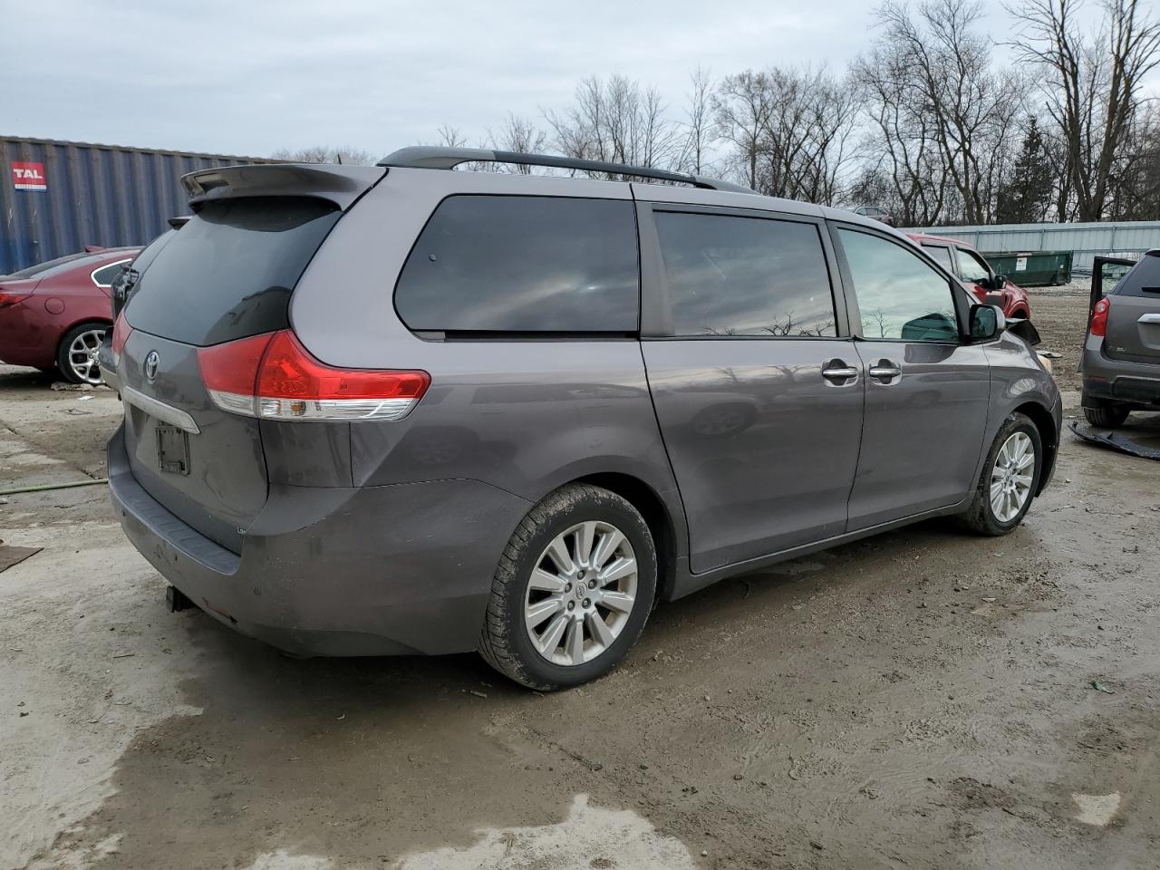 2011 Toyota Sienna VIN 5TDYK3DC2BS006823 Copart auction photo, front end damage thumbnail 3