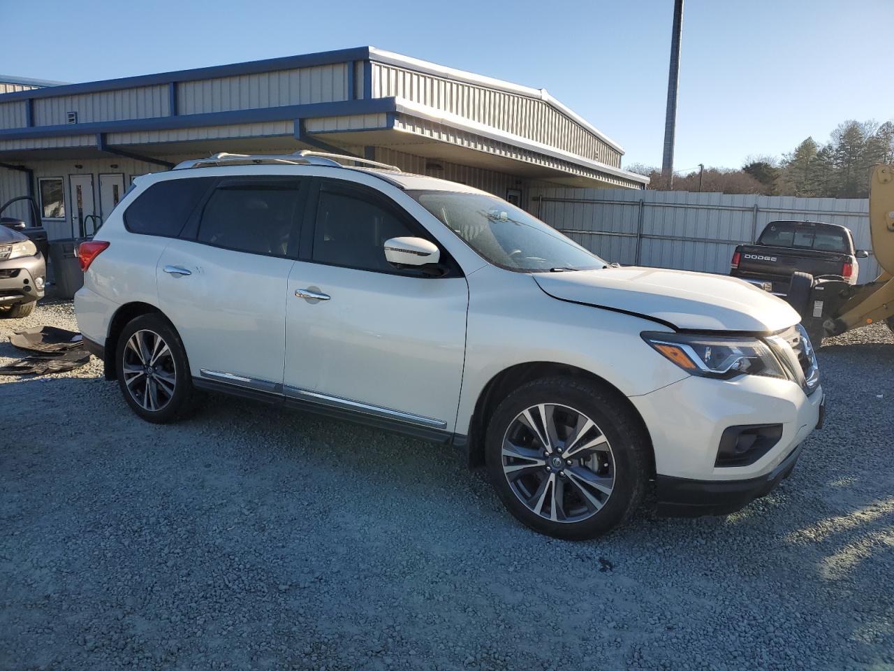 2017 Nissan Pathfinder VIN 5N1DR2MM6HC614704 Copart auction photo, front end damage thumbnail 4