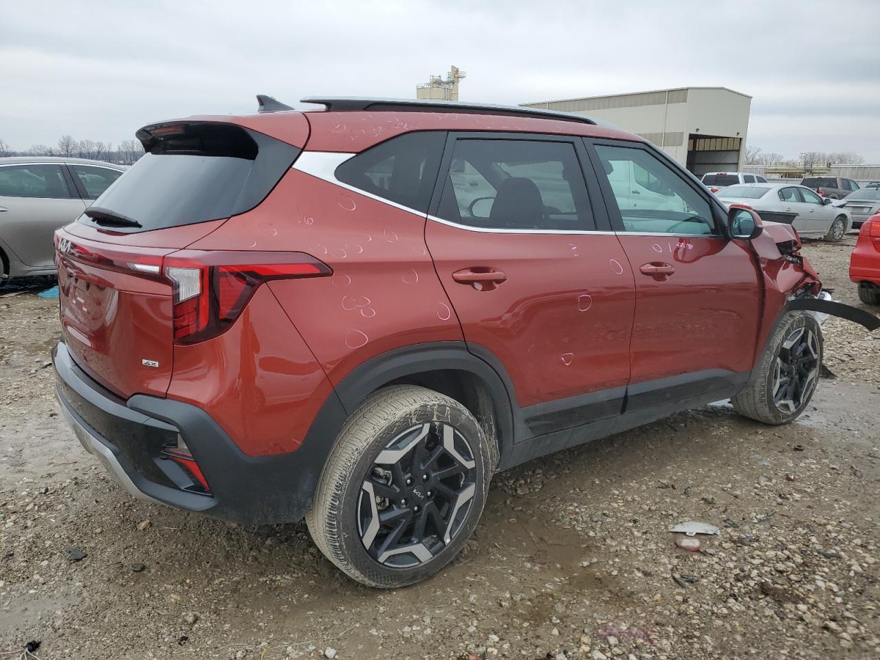 2024 KIA Seltos VIN KNDETCA74R7585079 Copart auction photo, front end / all over damage thumbnail 3