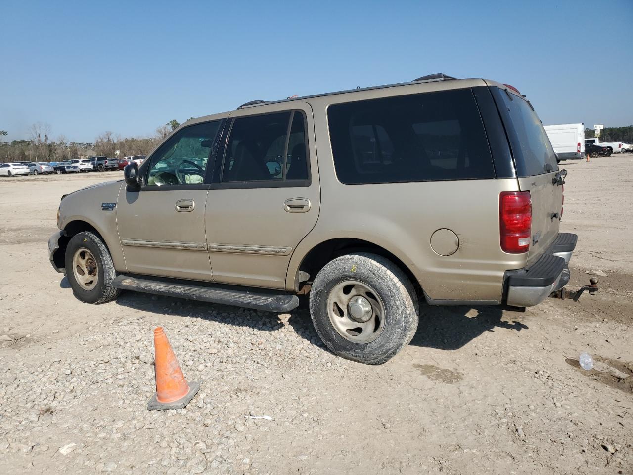 2000 Ford Expedition VIN 1FMRU1564YLB20954 Copart auction photo, front end / side damage thumbnail 2