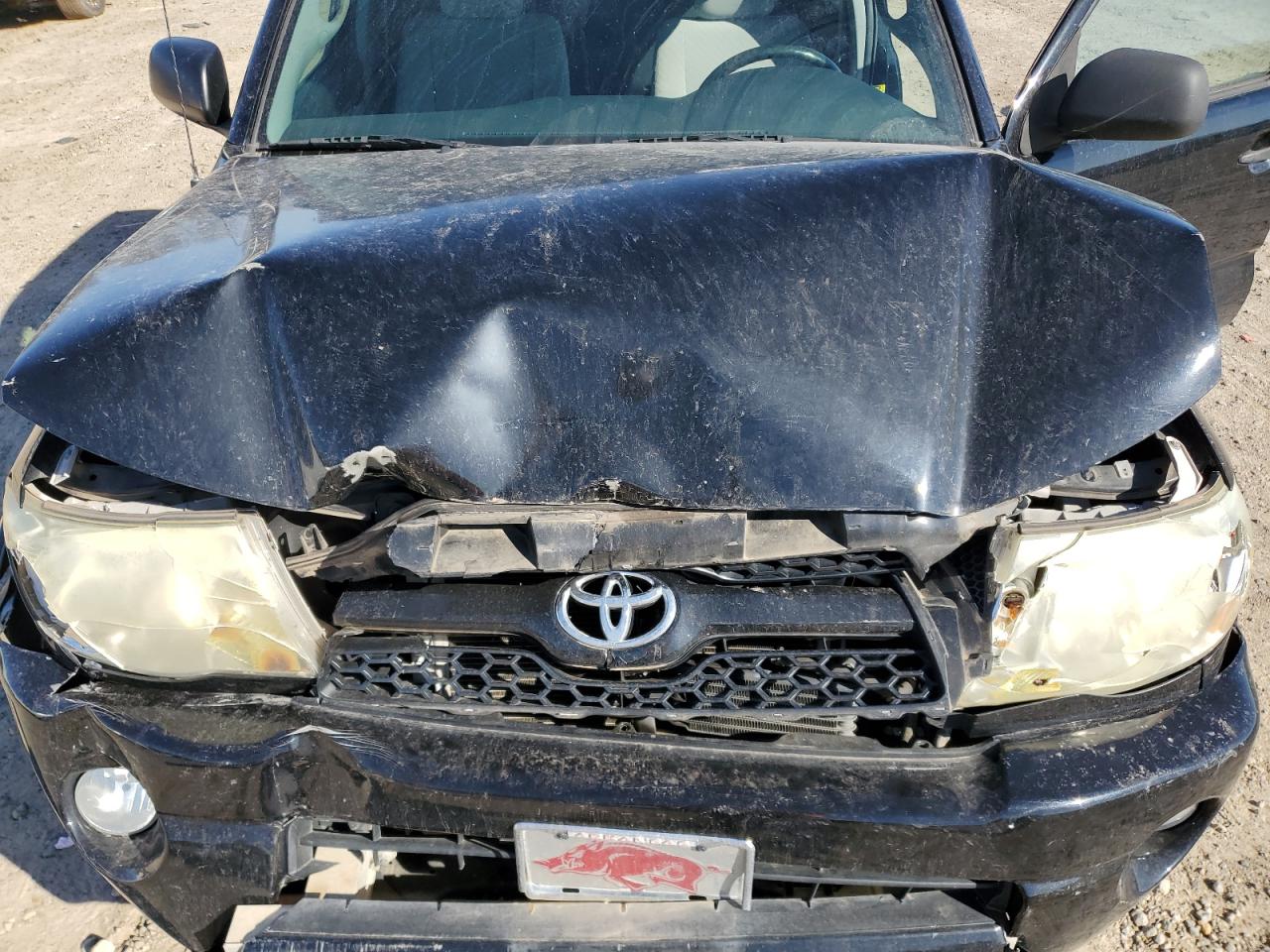 2011 Toyota Tacoma VIN 5TFUU4ENXBX020610 Copart auction photo, front end / minor dent/scratches damage thumbnail 12