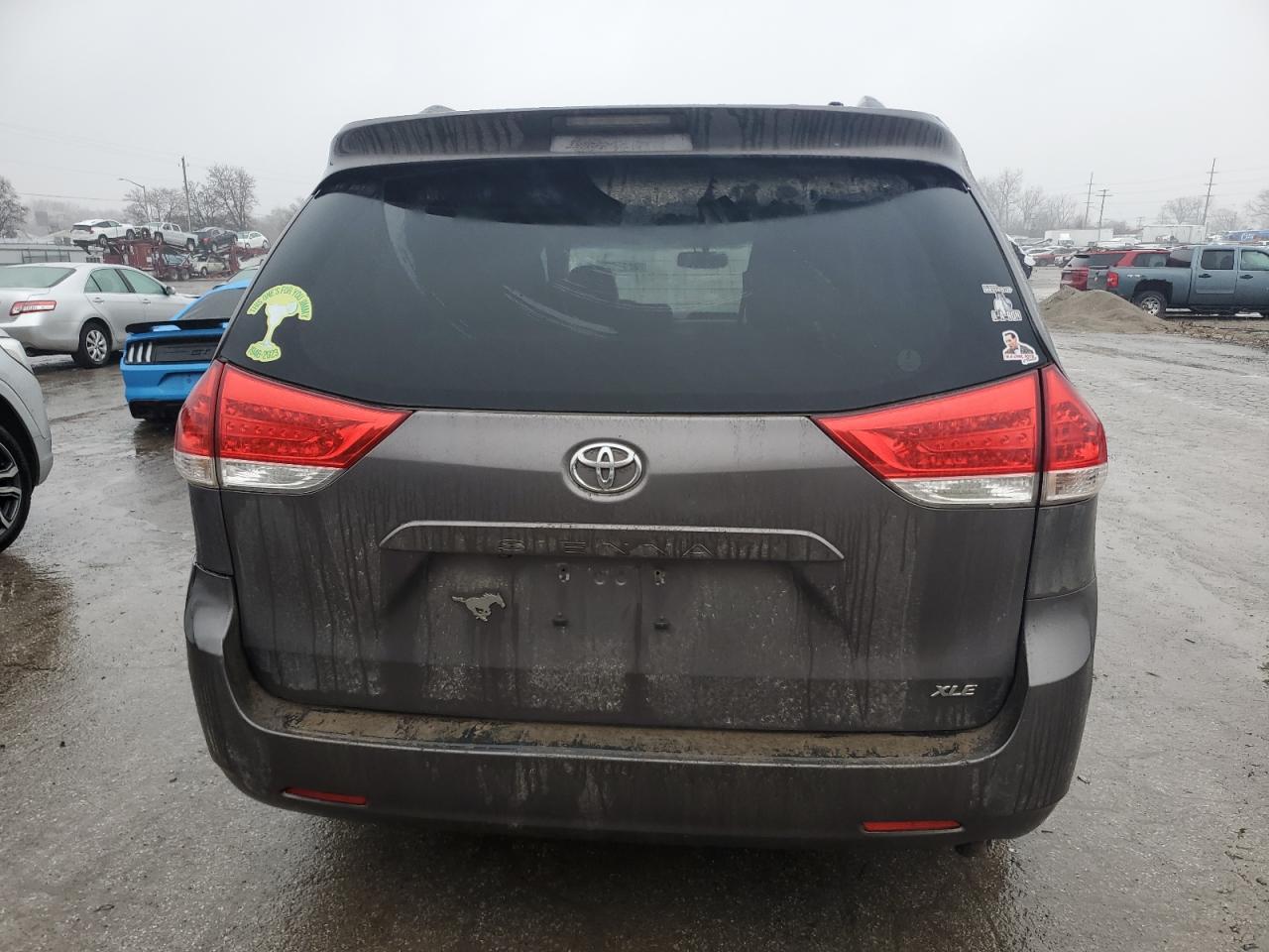 2012 Toyota Sienna VIN 5TDYK3DC9CS266282 Copart auction photo, front end / side damage thumbnail 6