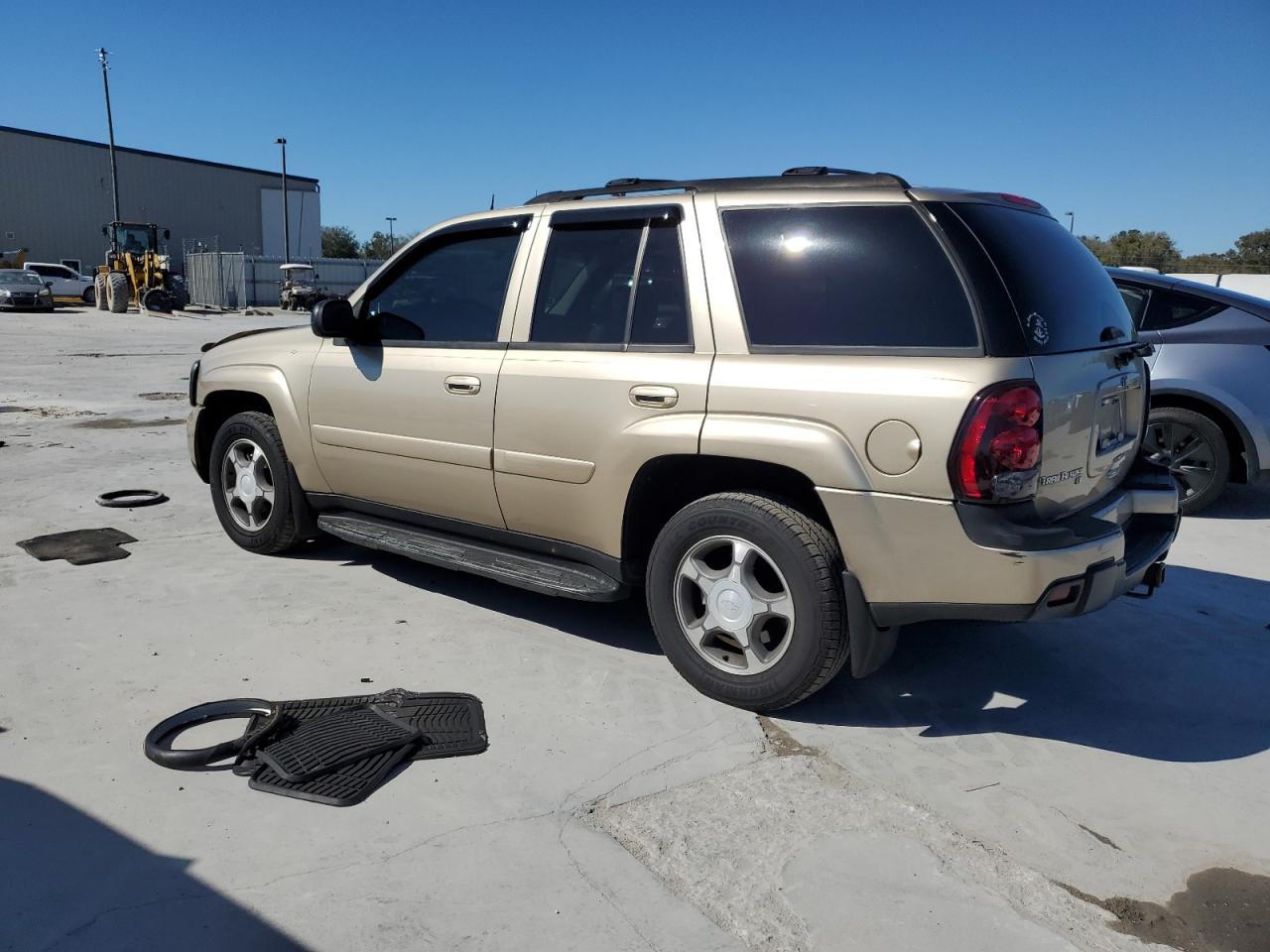 2005 Chevrolet TrailBlazer VIN 1GNDS13S652318576 Copart auction photo, front end damage thumbnail 2