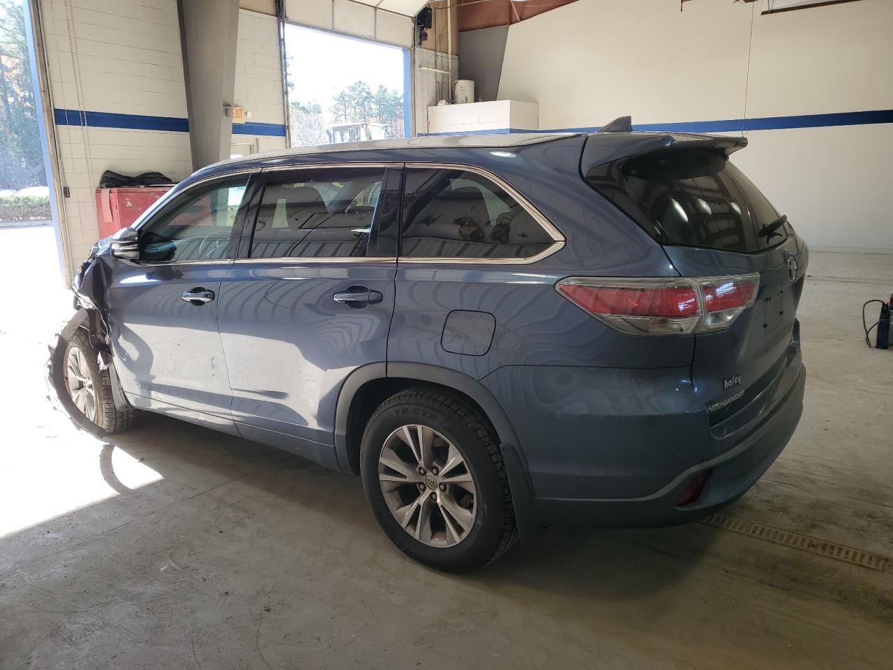 2015 Toyota Highlander VIN 5TDJKRFH4FS138775 Copart auction photo, front end / undercarriage damage thumbnail 2
