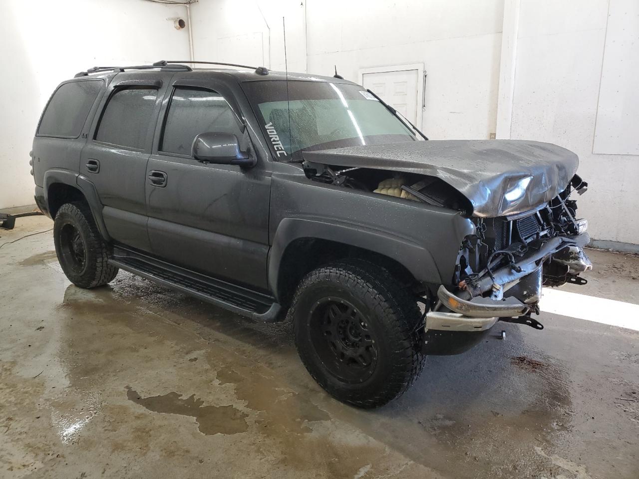 2005 Chevrolet Tahoe VIN 1GNEK13T25R201811 Copart auction photo, front end / minor dent/scratches damage thumbnail 4