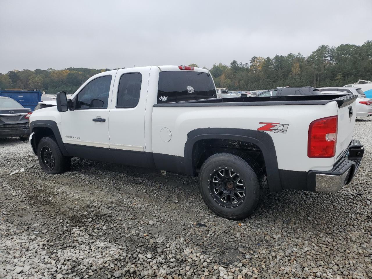 2010 Chevrolet Silverado VIN 1GCSKSE31AZ133638 Copart auction photo, front end damage thumbnail 2