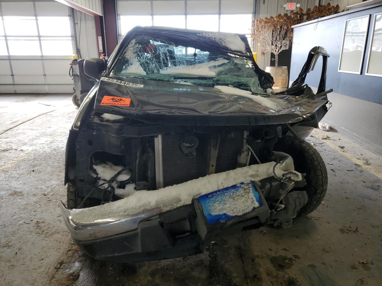 2004 Chevrolet Colorado VIN 1GCDT196748106913 Copart auction photo, front end / side damage thumbnail 5