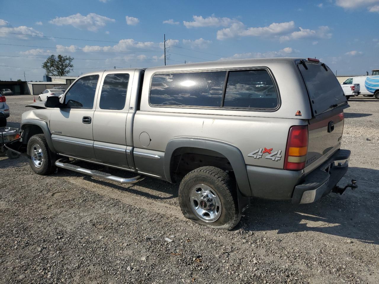 2000 GMC Sierra VIN 1GTGK29U6YE402937 Copart auction photo, front end damage thumbnail 2