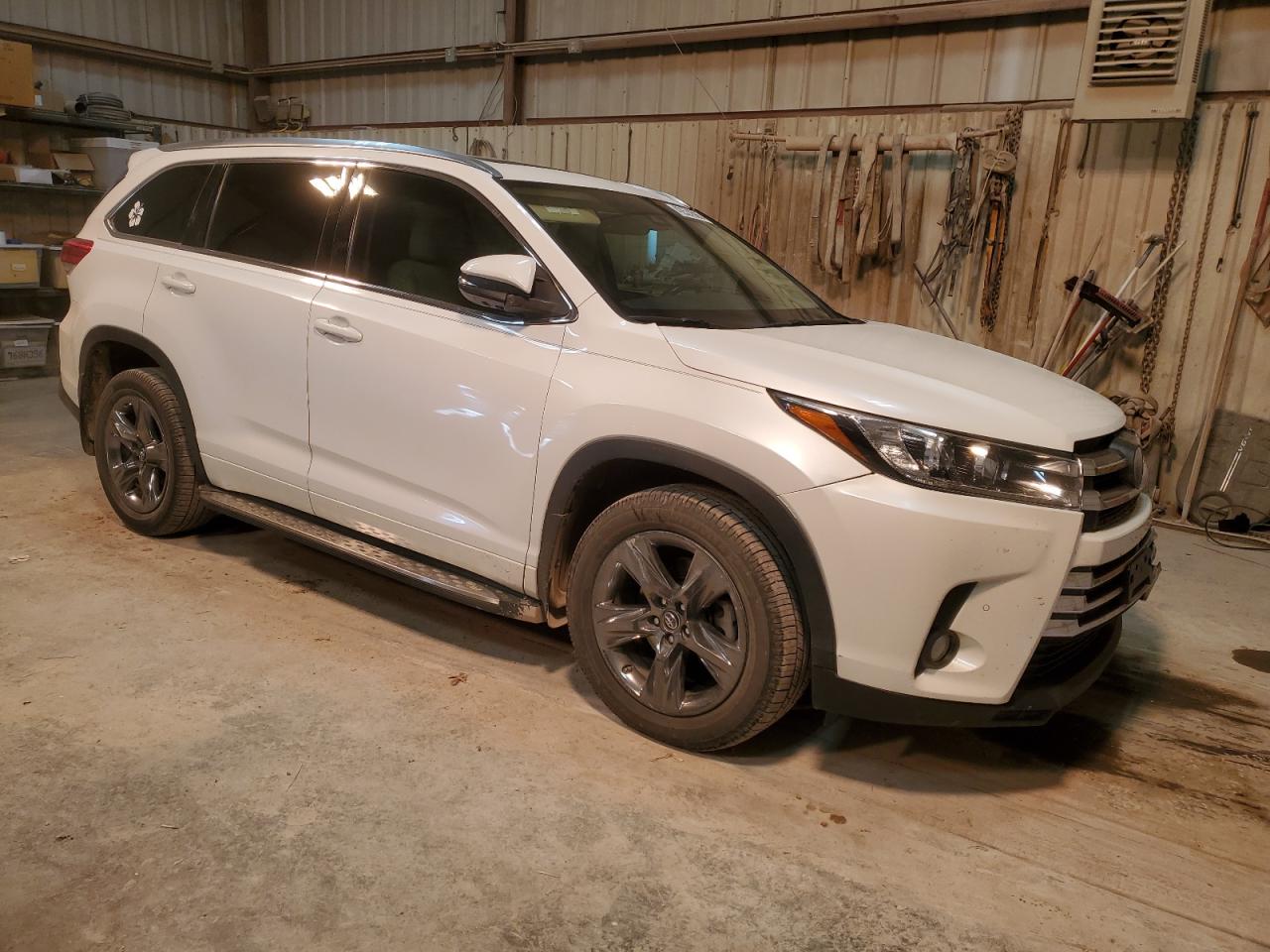 2017 Toyota Highlander VIN 5TDYZRFH9HS217789 Copart auction photo, front end / undercarriage damage thumbnail 4