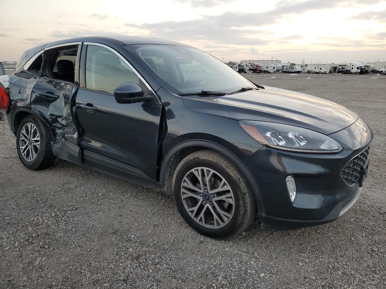 2022 Ford Escape VIN 1FMCU0H62NUA24094 Copart auction photo, side / rear end damage thumbnail 4