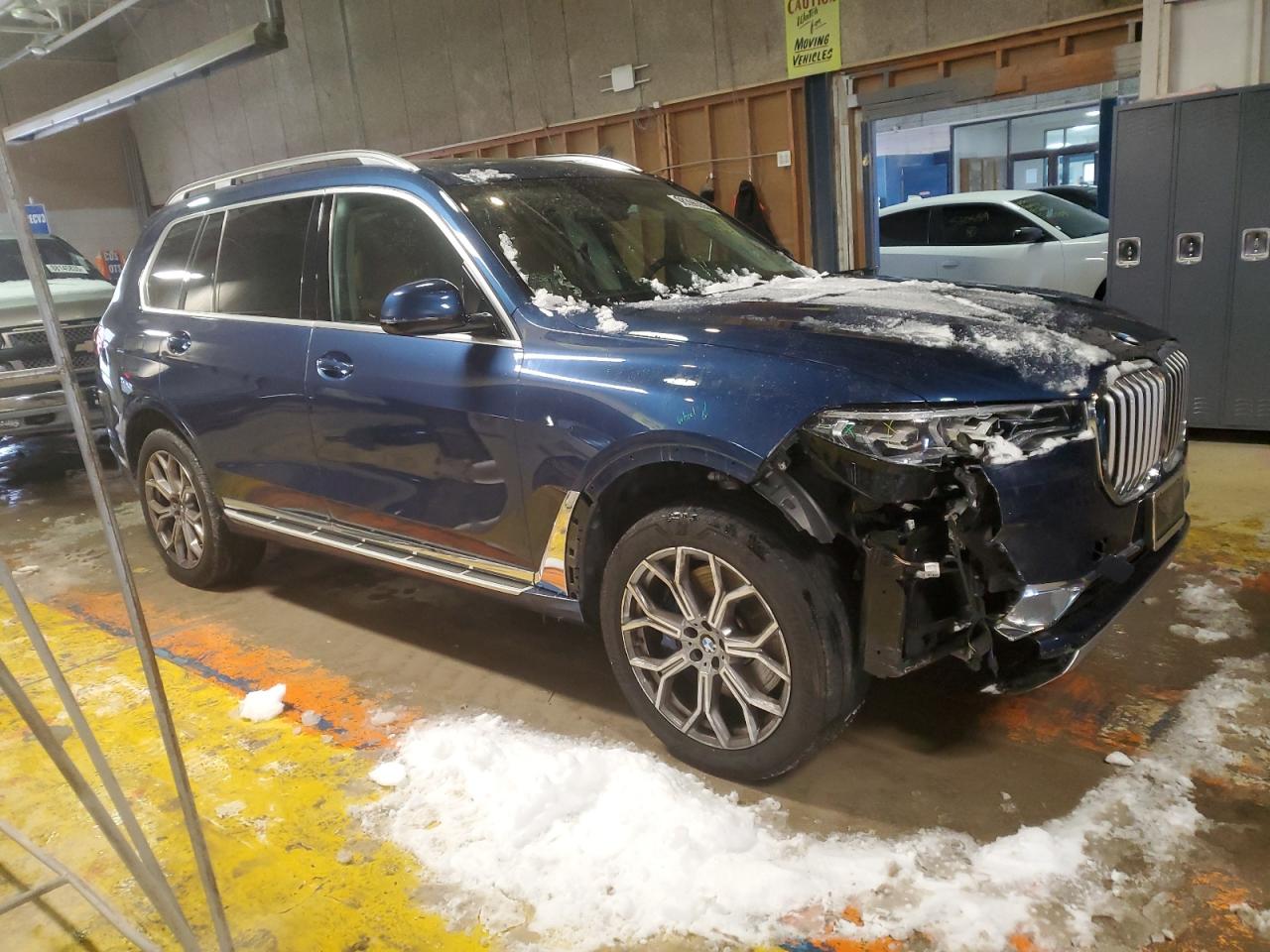 2020 BMW X7 VIN 5UXCW2C01L9A01355 Copart auction photo, front end / minor dent/scratches damage thumbnail 4