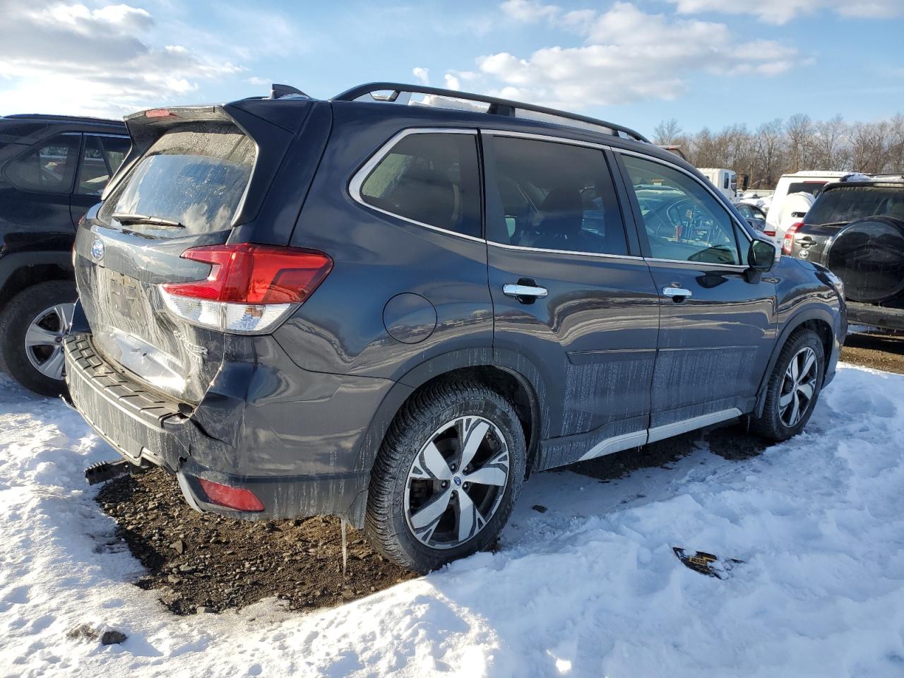 2019 Subaru Forester VIN JF2SKAWC2KH535427 Copart auction photo, minor dent/scratches damage thumbnail 3