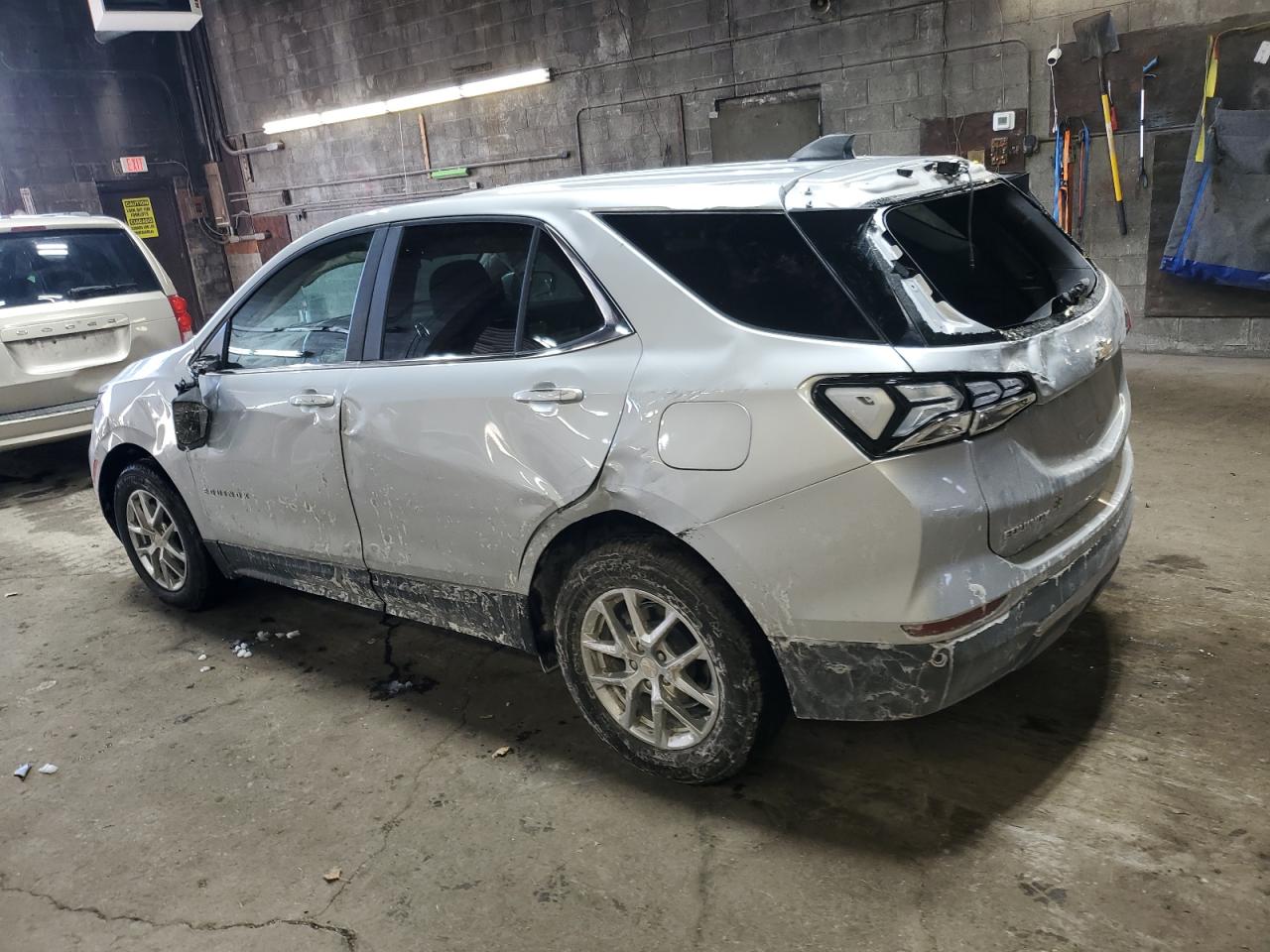 2022 Chevrolet Equinox VIN 3GNAXKEV5NL234975 Copart auction photo, rear end / side damage thumbnail 2
