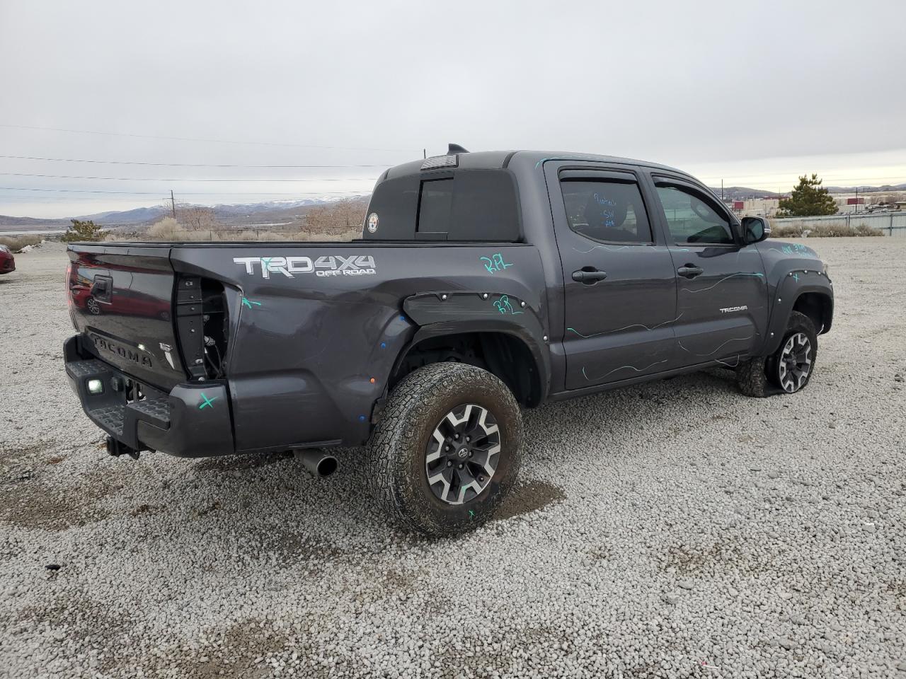 2017 Toyota Tacoma VIN 3TMCZ5AN3HM089758 Copart auction photo, front end / rear end damage thumbnail 3